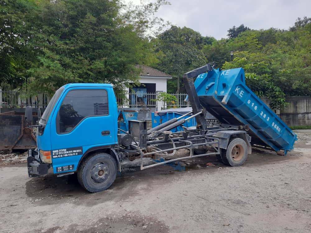 Kaundar Enterprise waste service truck at a project site